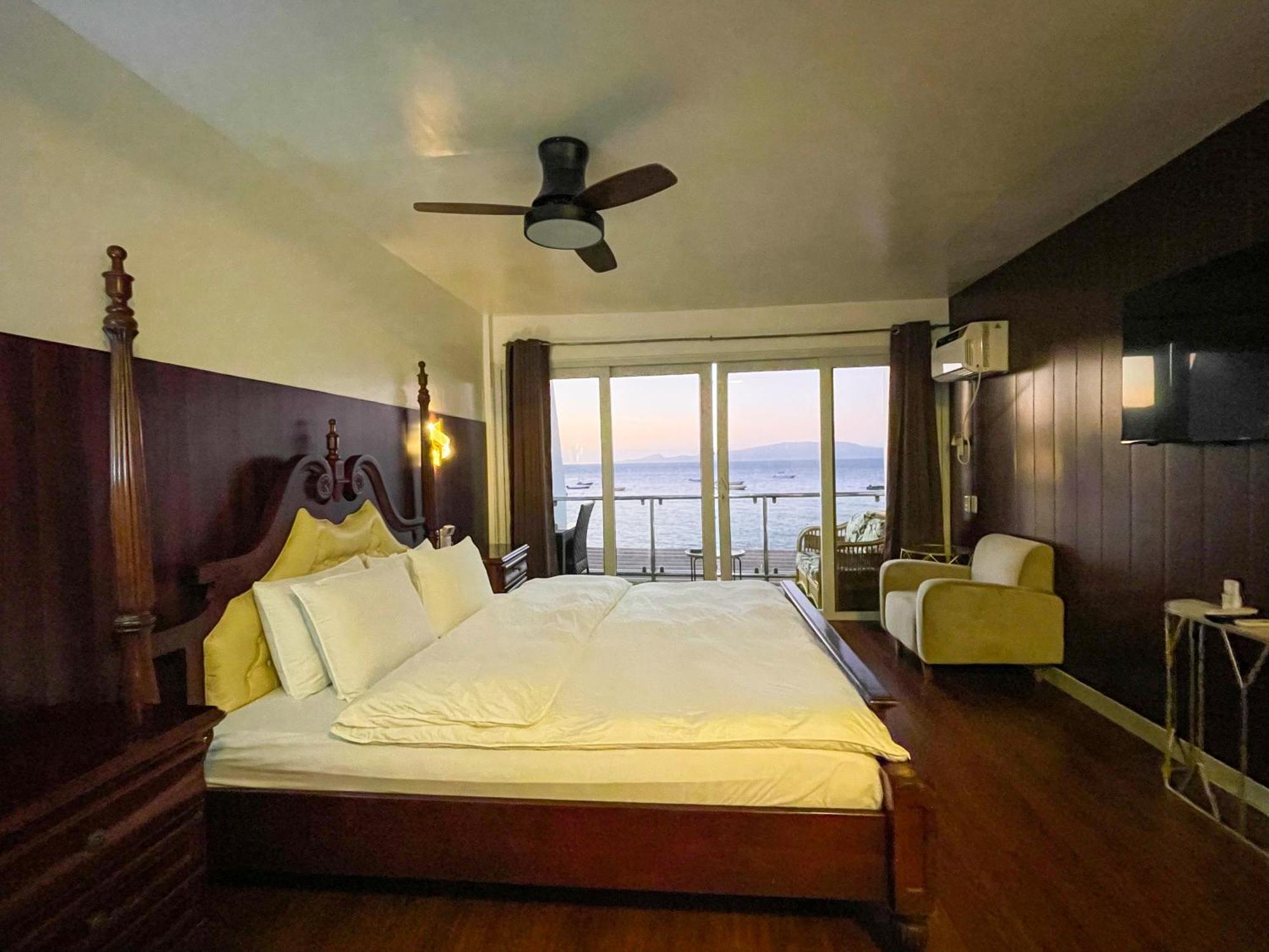Montani Beach Resort Puerto Galera Powered By Cocotel Екстер'єр фото