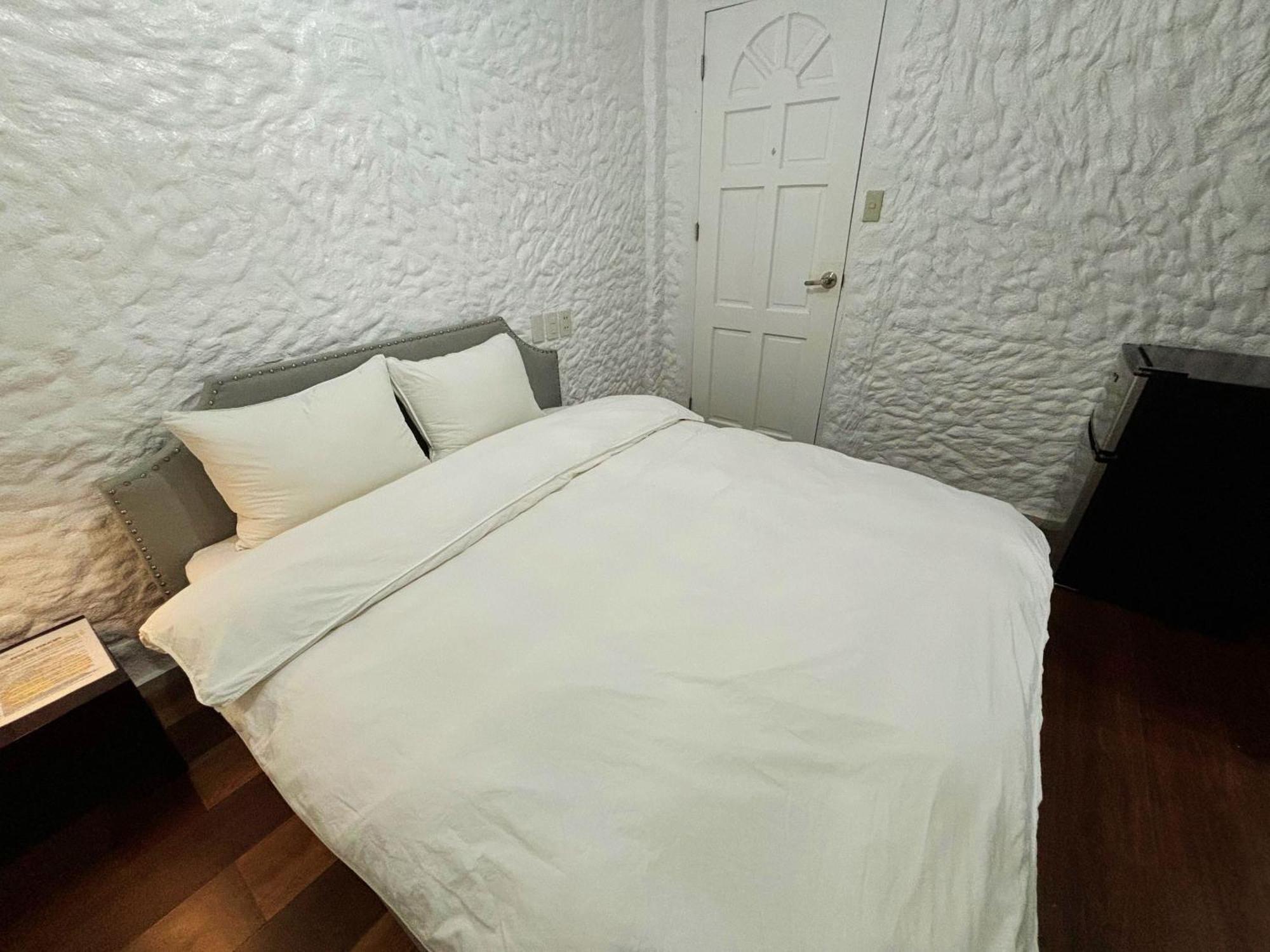 Montani Beach Resort Puerto Galera Powered By Cocotel Екстер'єр фото